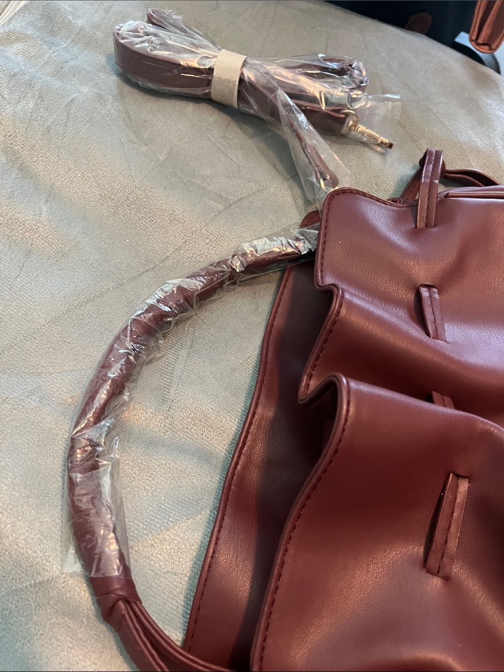 Badgley Mischka burgundy vegan leather drawstring satchel/shoulders bag - Picture 9 of 9